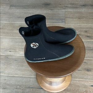 Akona Neoprene Titanium Black Men's booties